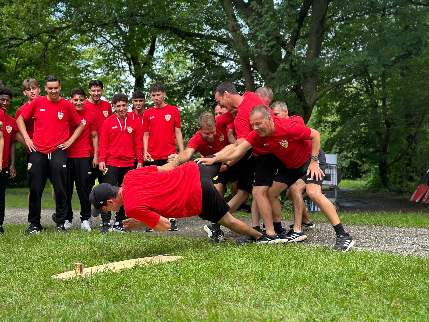 Kick-off, Strategietag oder Azubi-Training mit Flossbau am Schweizer See