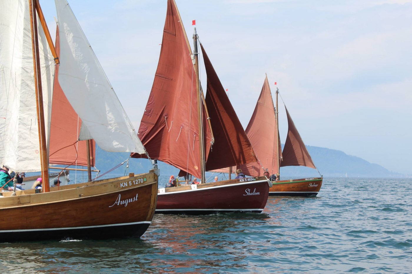 Skipper und Team auf Segelboot auf dem Zürichsee, Teambuilding
